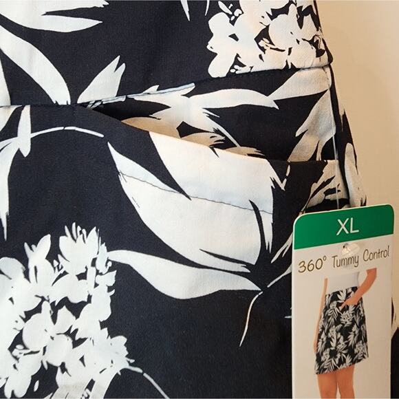 New S.C. & Co. Tropical Print Black & White Mini Skirt Lycra Lined Shorts XL - Picture 7 of 10
